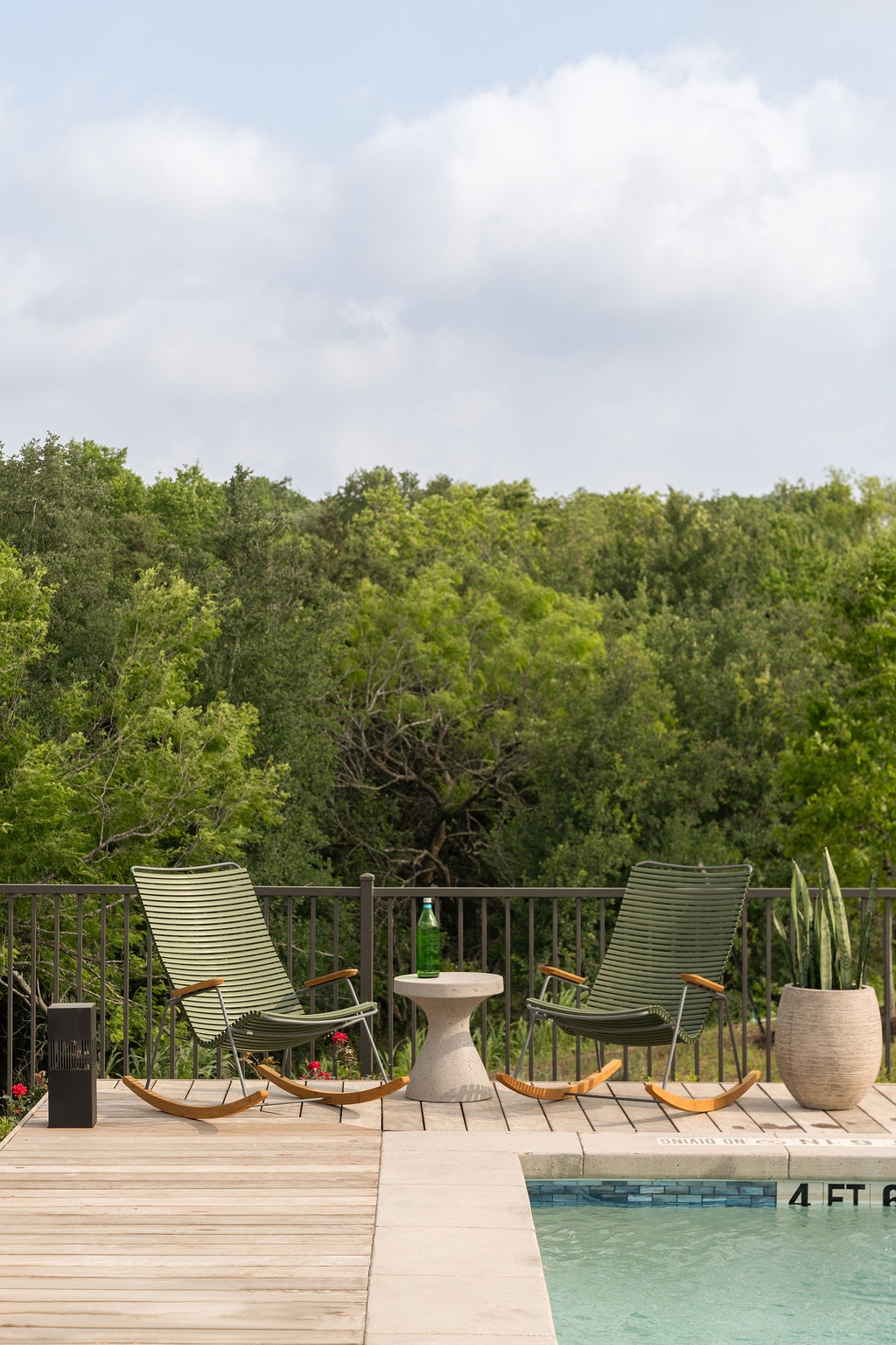 cadena clubhouse pool seating