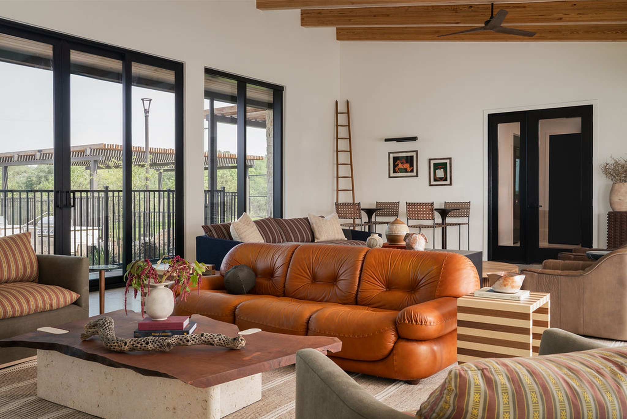 cadena clubhouse living area
