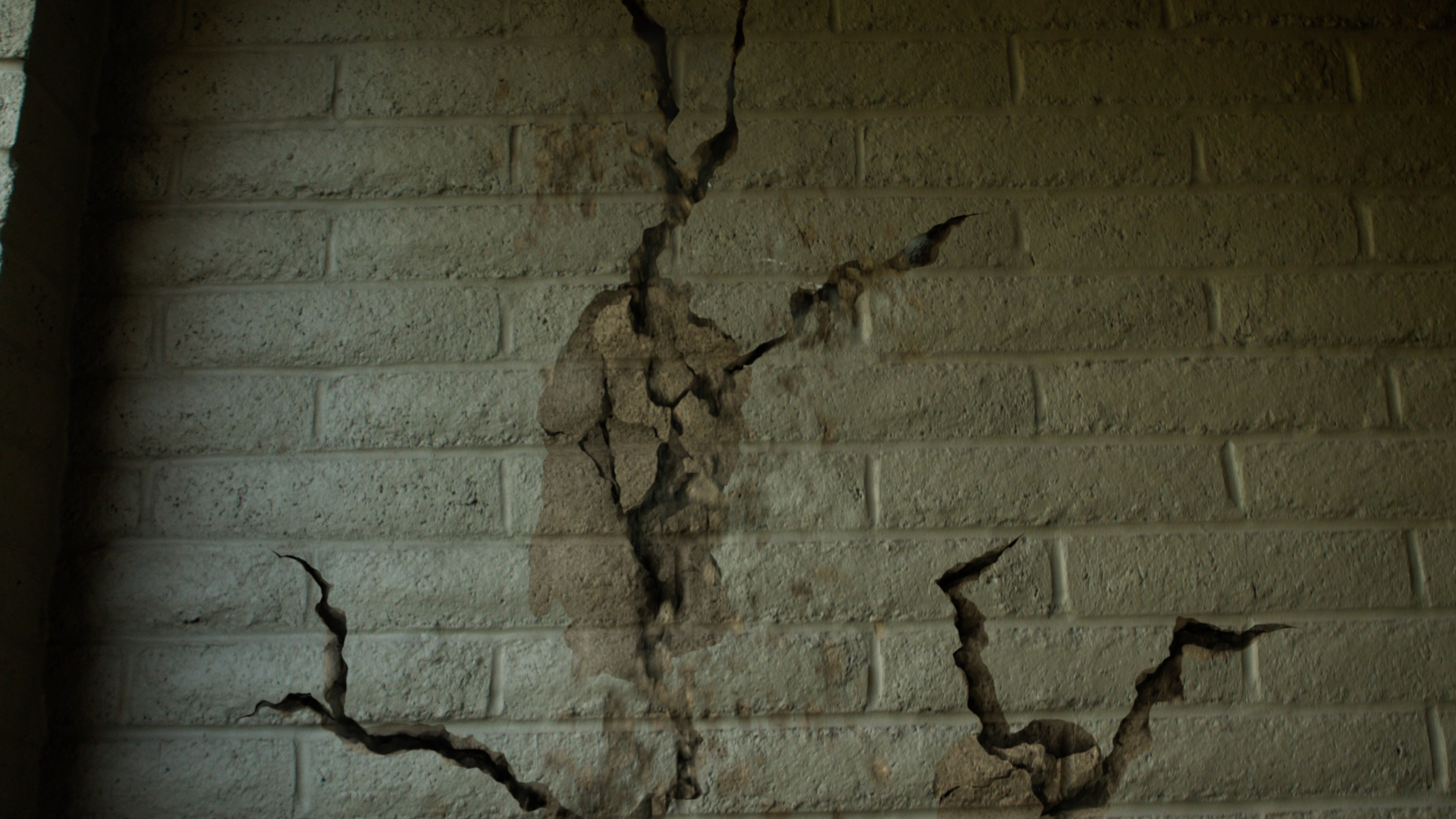 Creating Concrete Wall Cracks 