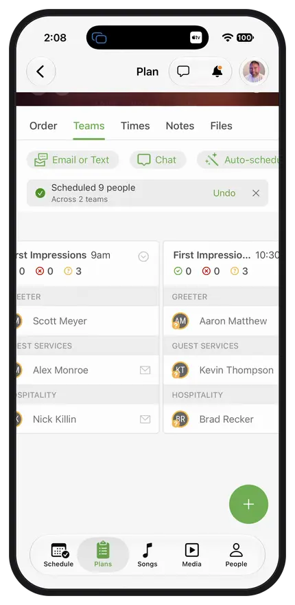 A mobile screen displaying a team scheduling app with options for messaging, auto-scheduling, and a list of team members assigned to tasks.