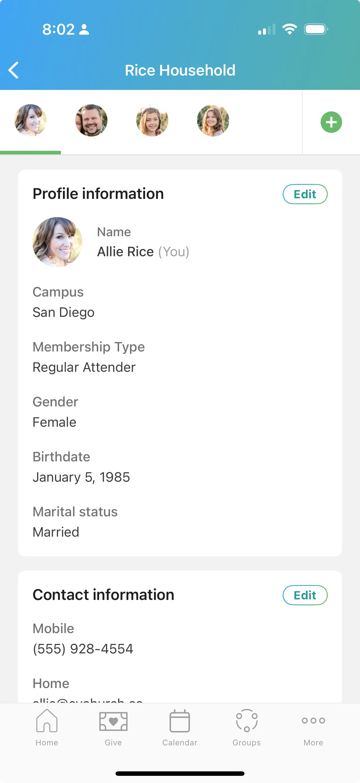 Mobile app screen showing a user profile with contact and personal information, including name, campus, membership type, and marital status.