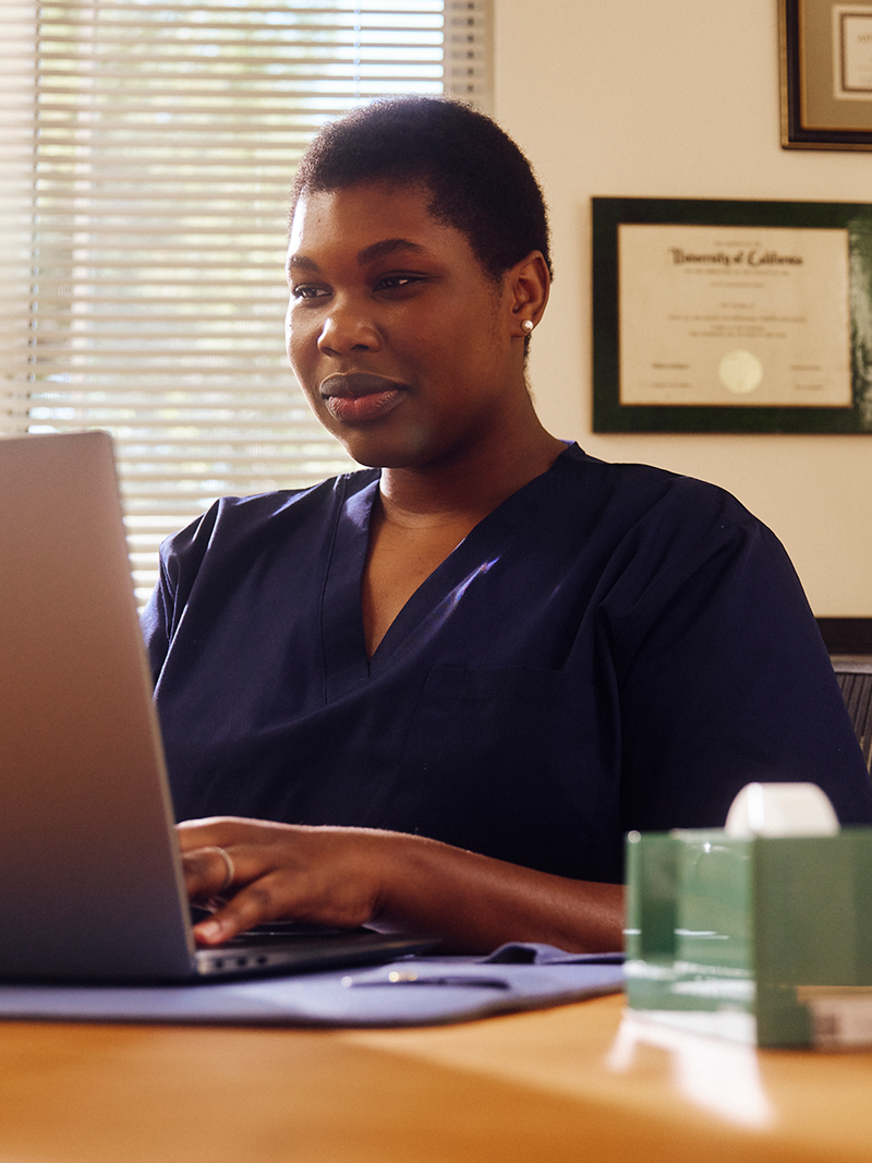 Nurse scheduler at computer using ShiftKey.