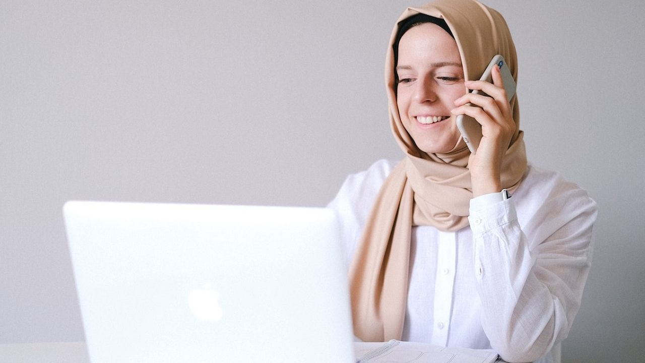 A woman at work using her mobile phone
