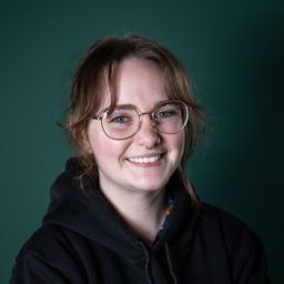 Sarah Edwards Headshot
