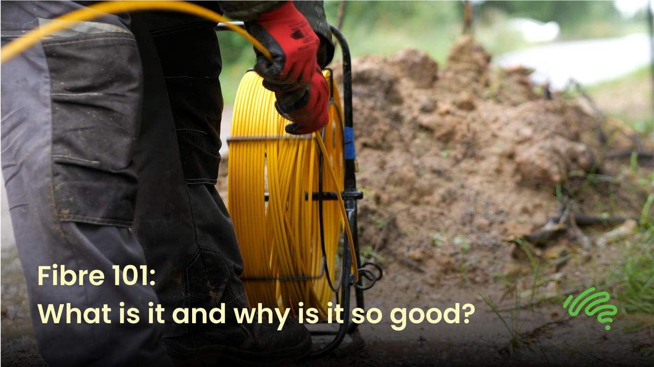 Image of worker laying fibre