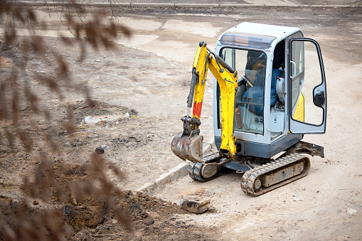 Pros and Cons of Mini Excavators for Small Contractors