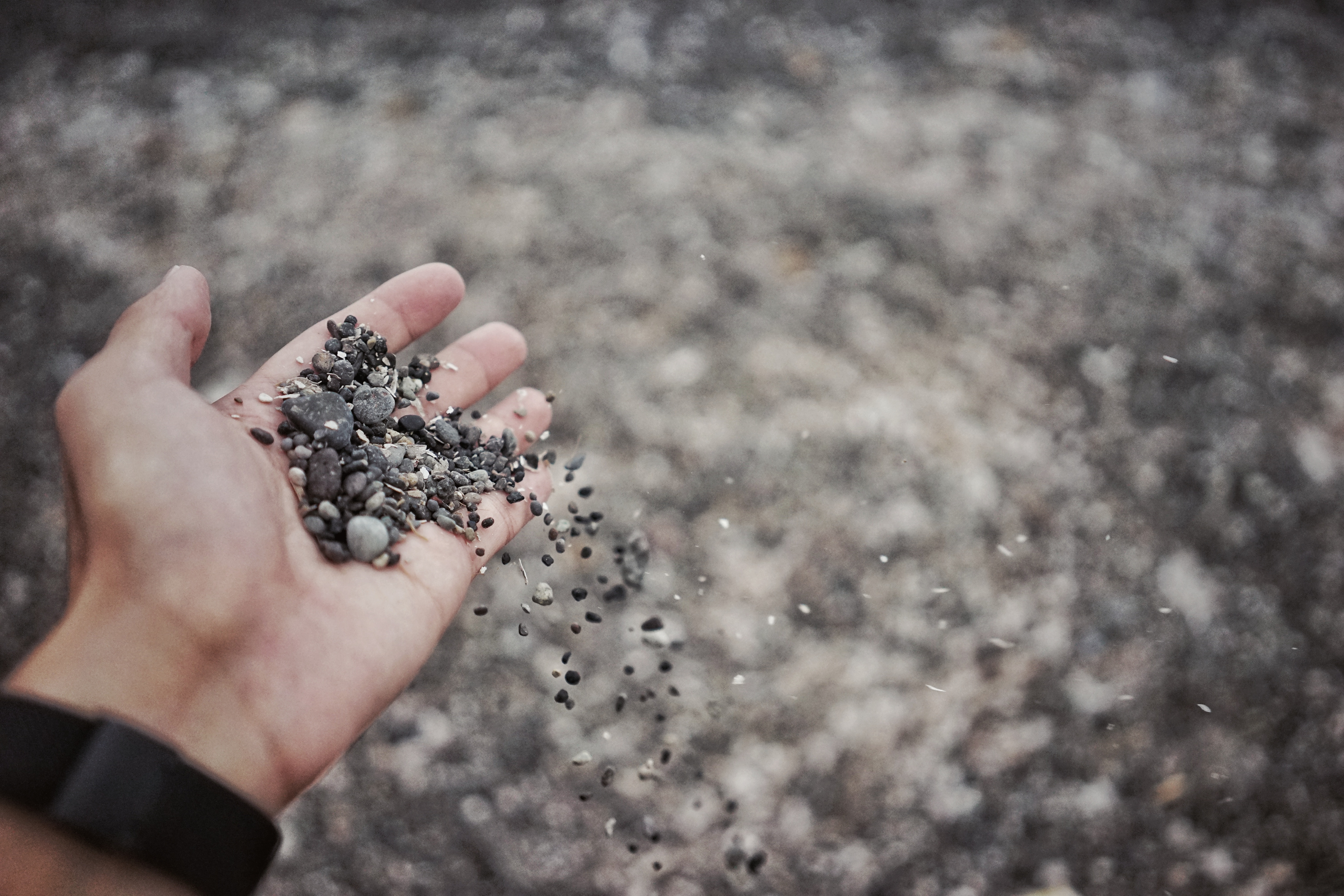 An overview of wash plants, their components, uses, advantages, and disadvantages in industries like mining, construction, and recycling.