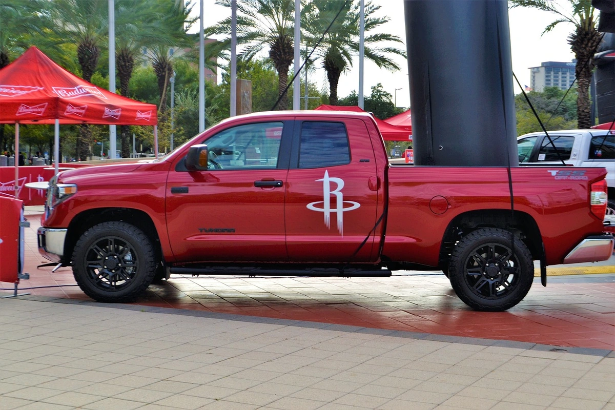 Image of a heavy duty truck for your needs.