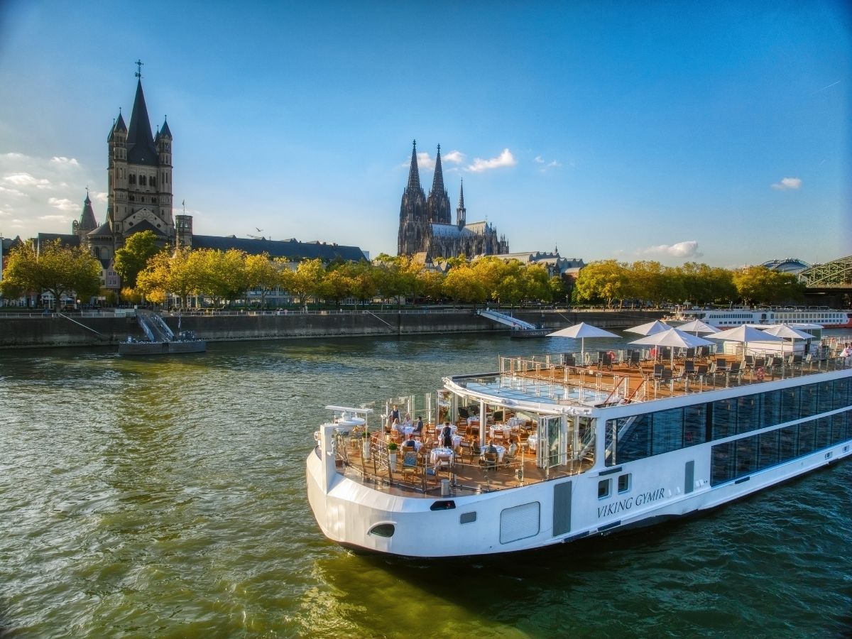 Viking Longship Gymir passing the cathedral in Cologne on the Rhine