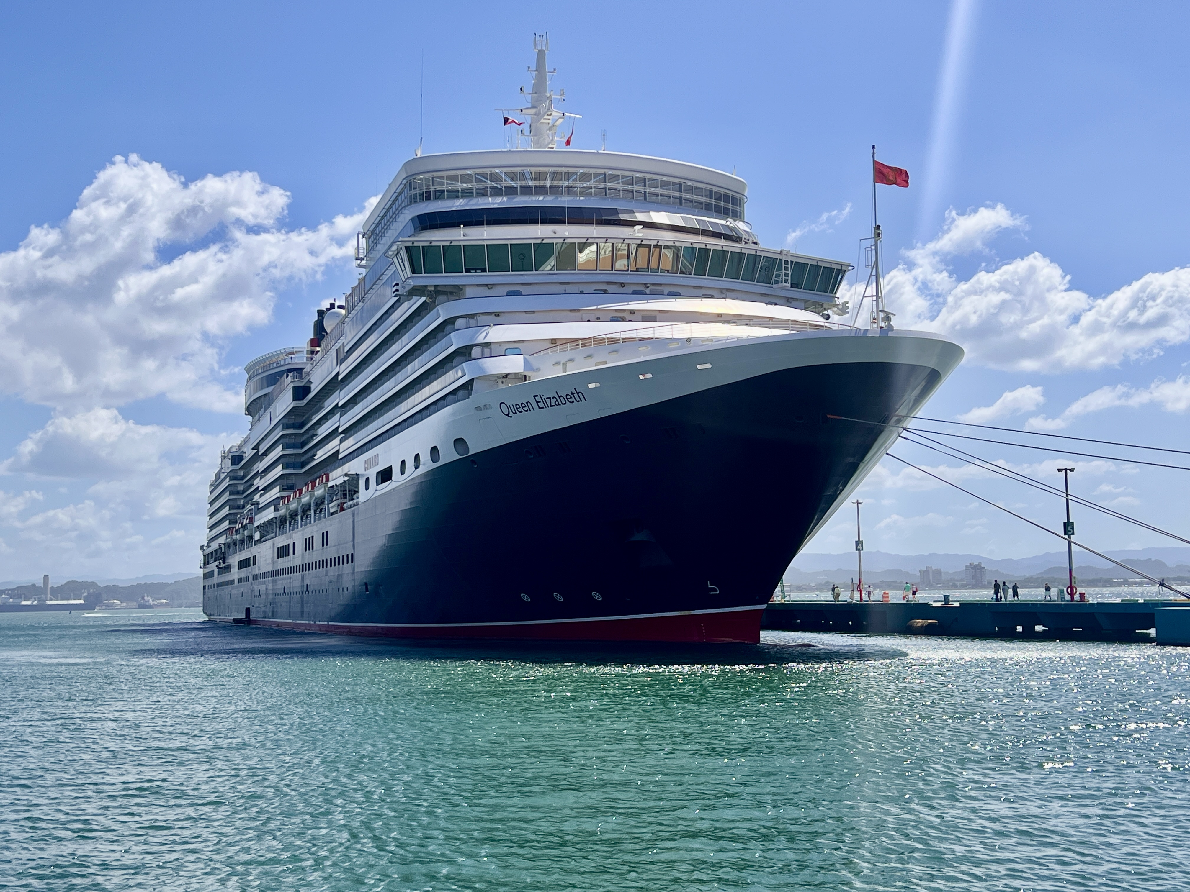 queen-elizabeth-docked-in-