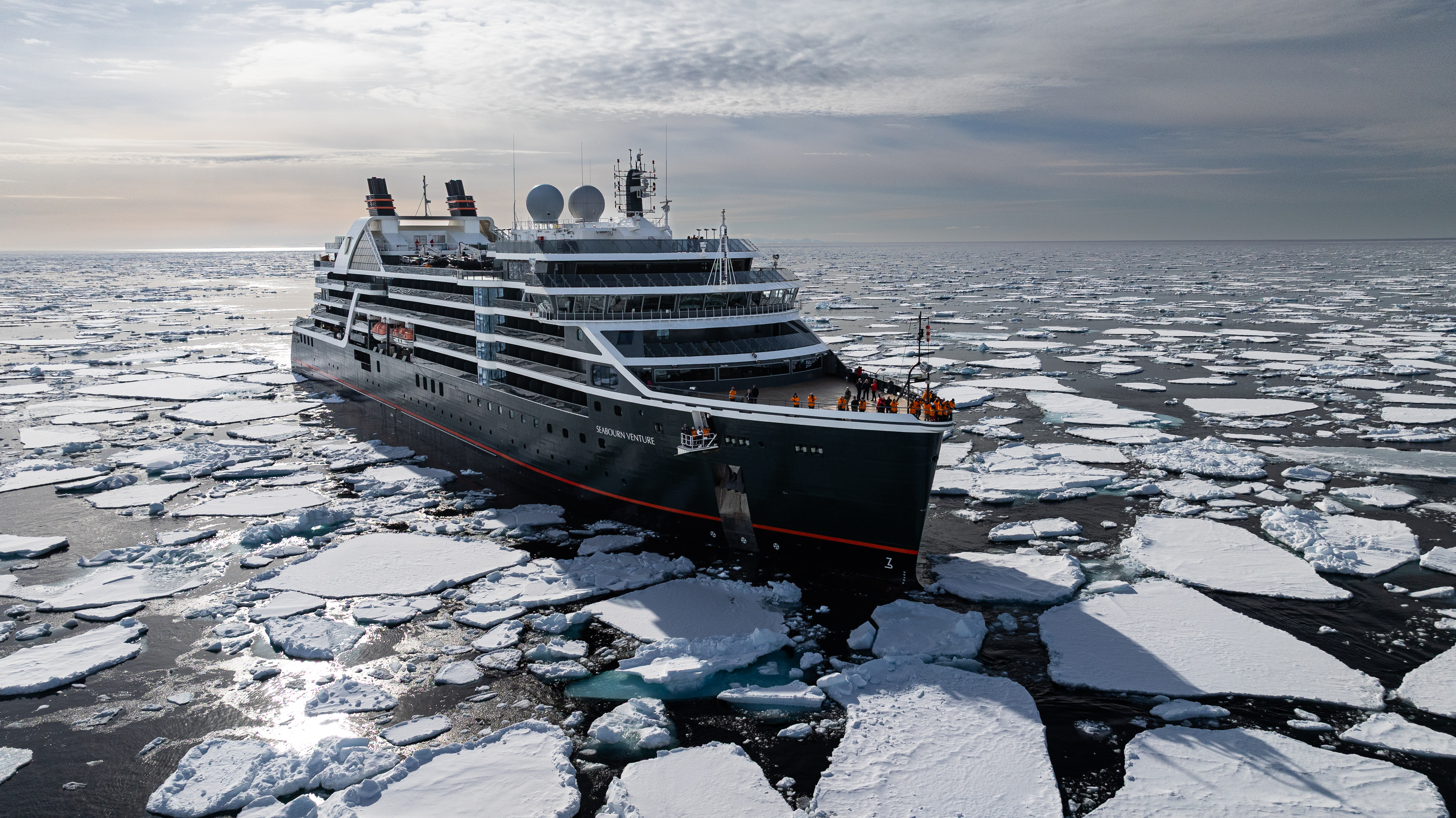 https://a-us.storyblok.com/f/1005231/5272x2962/b7940cabbc/arctic-sea-ice_arial-ship-venture_munterharnscheidt_25052025_004-1.jpg