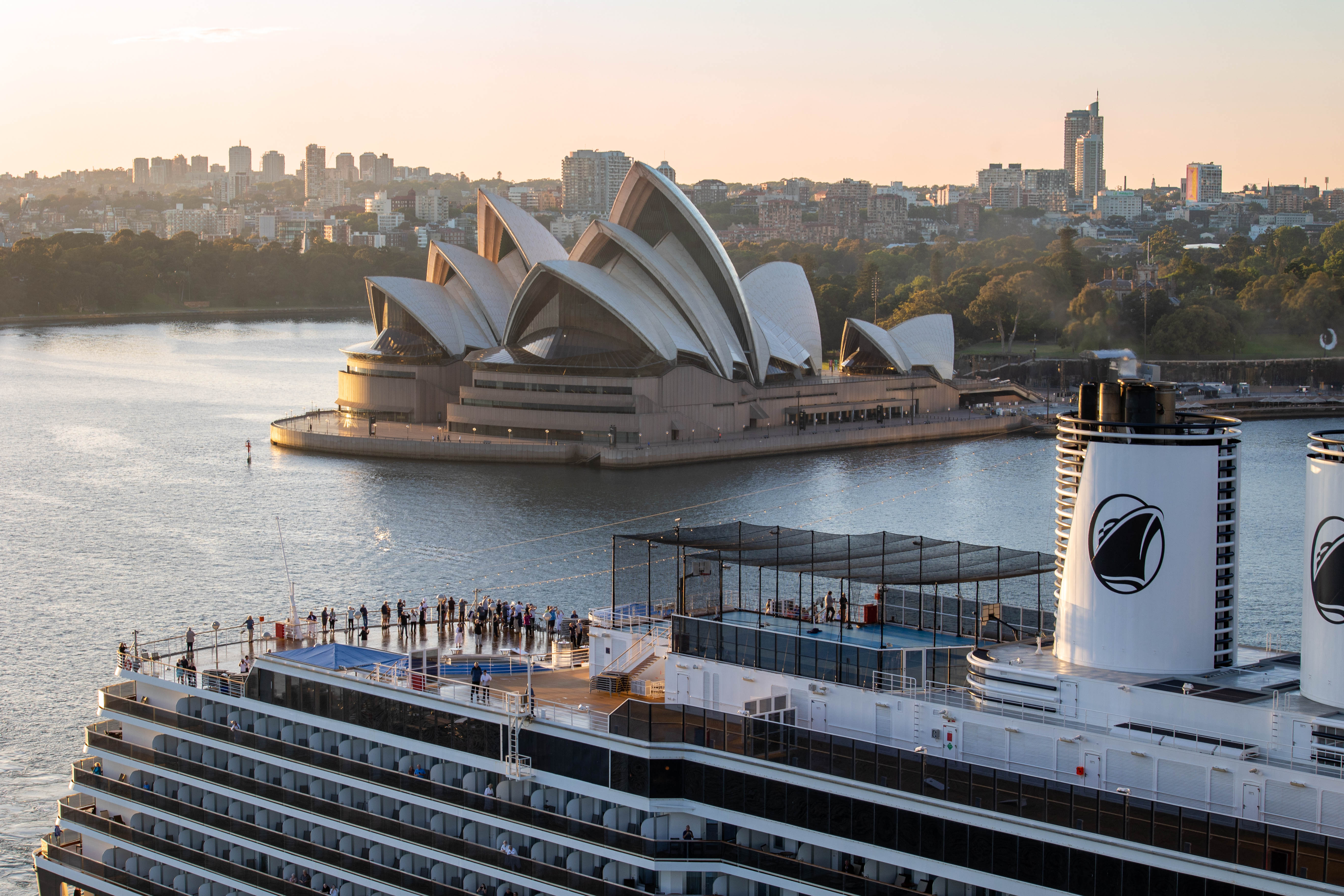 洋楽 Sydney 12-noordam-sydney-harbor.jpg
