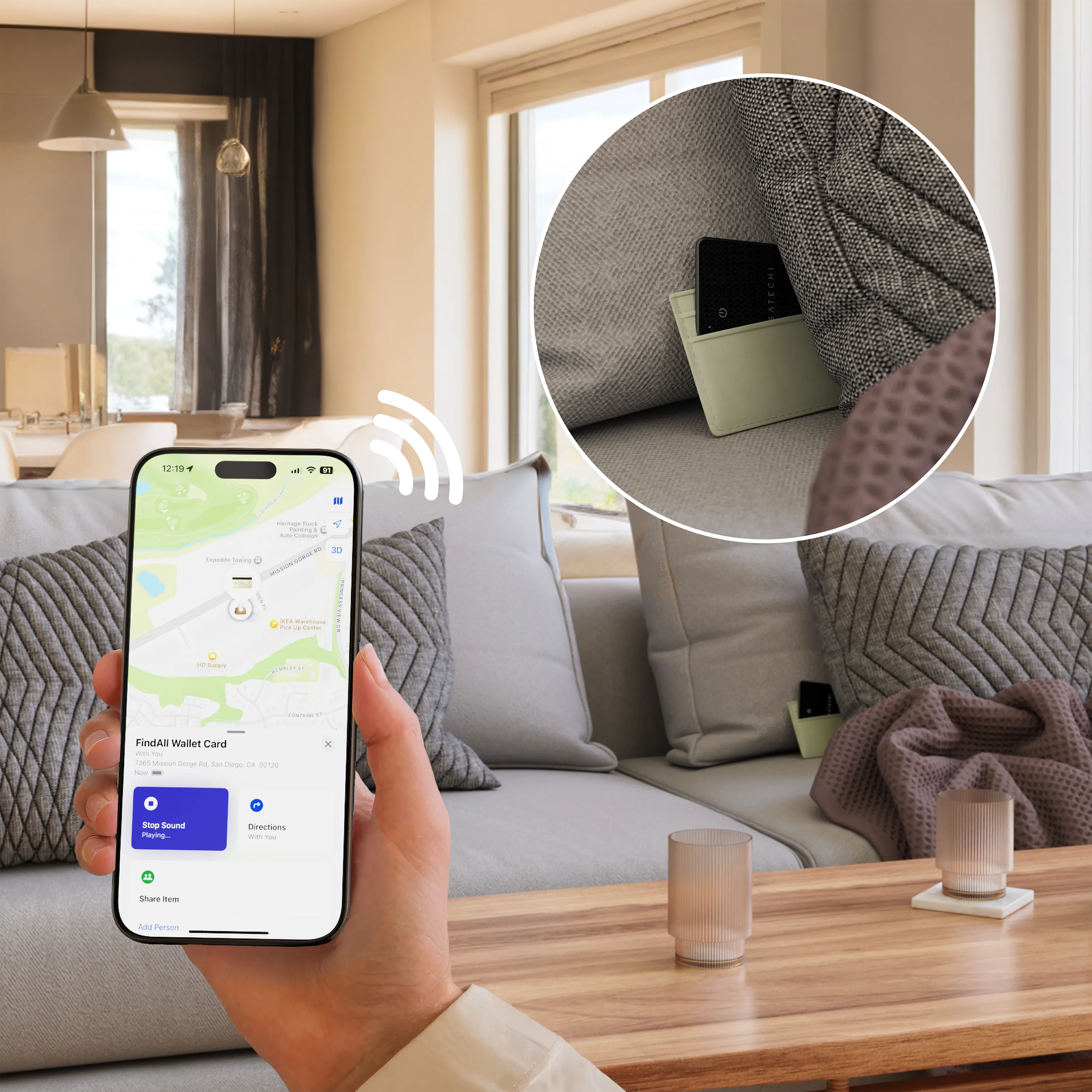 A person tracking their Satechi FindAll™ Card with the FindMy App on their iPhone.
