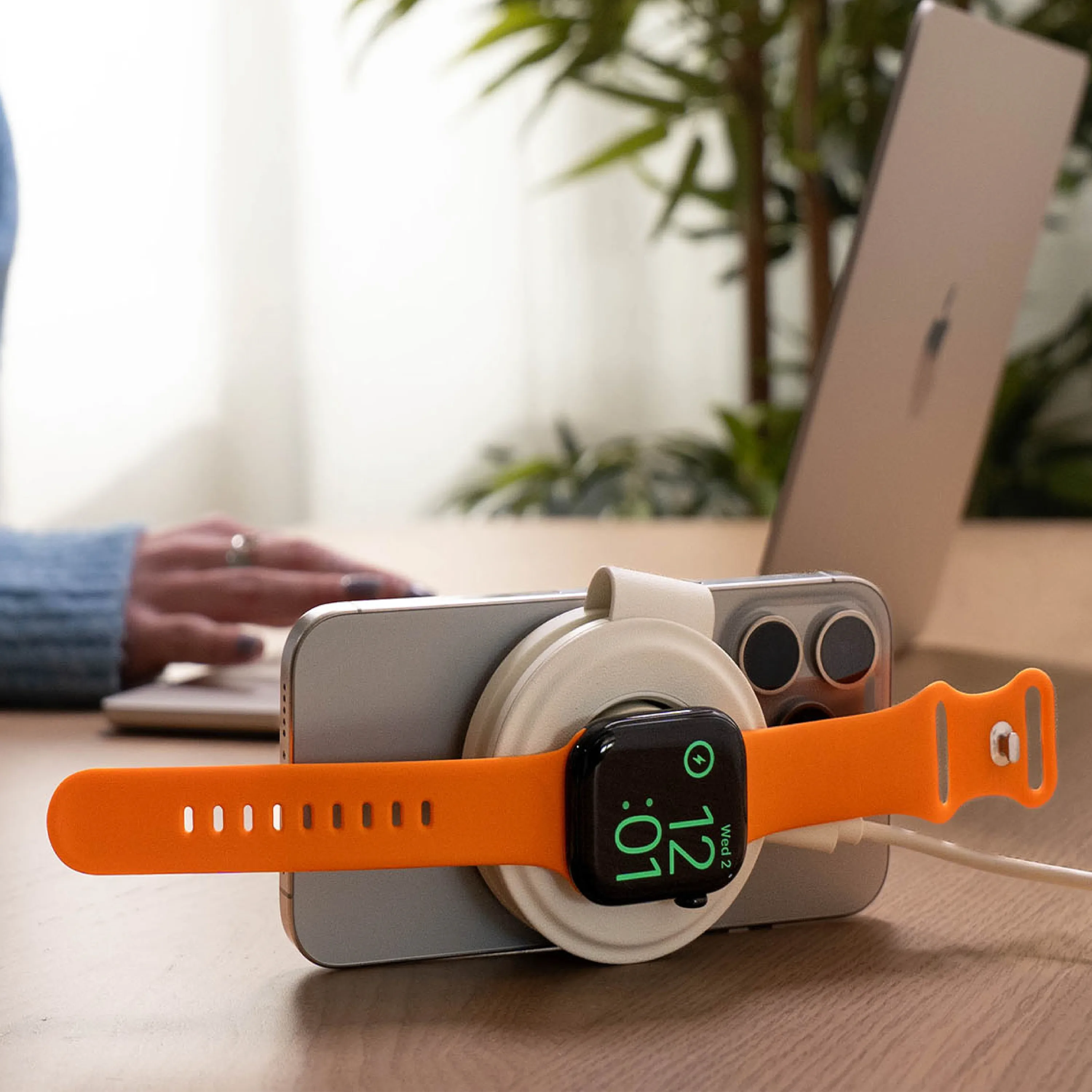 OntheGo™ 2-in-1 Charger Sand