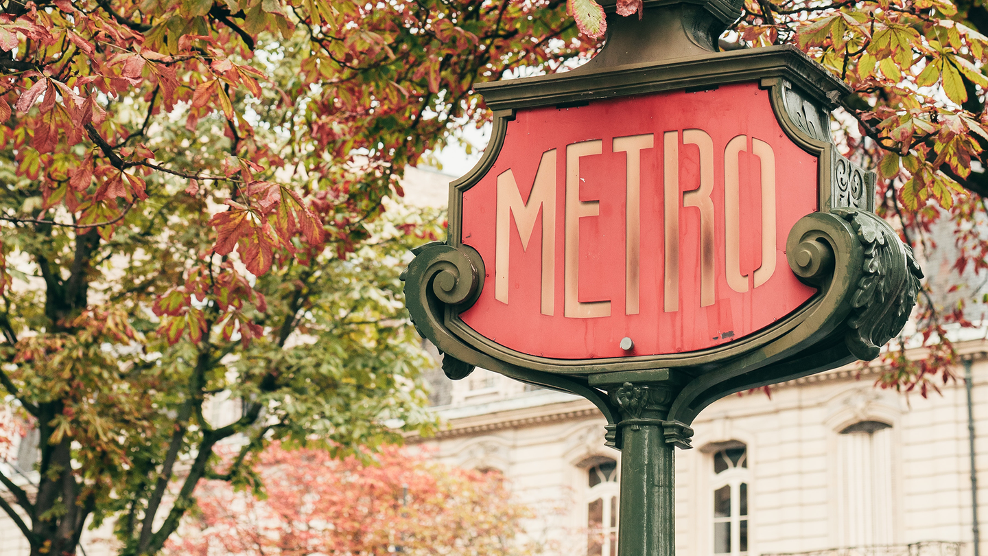 A subway sign in Paris