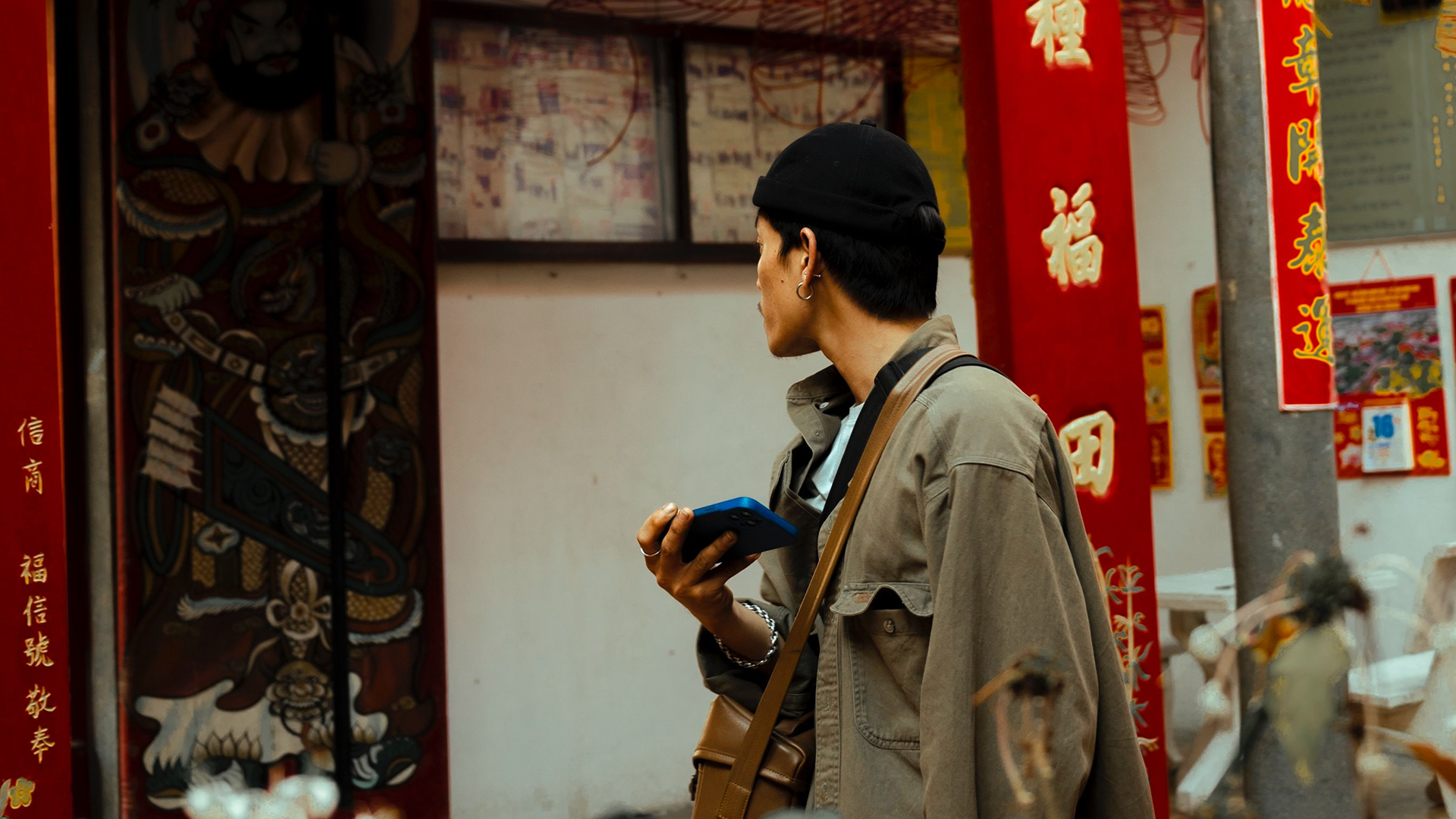 How to use the adverb 就 (jiù) to express emphasis in Mandarin Chinese?