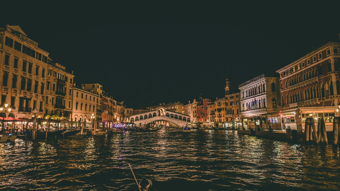 Rialto bridge in Venice, the most famous bridge in the city, which is covered and framed by arches