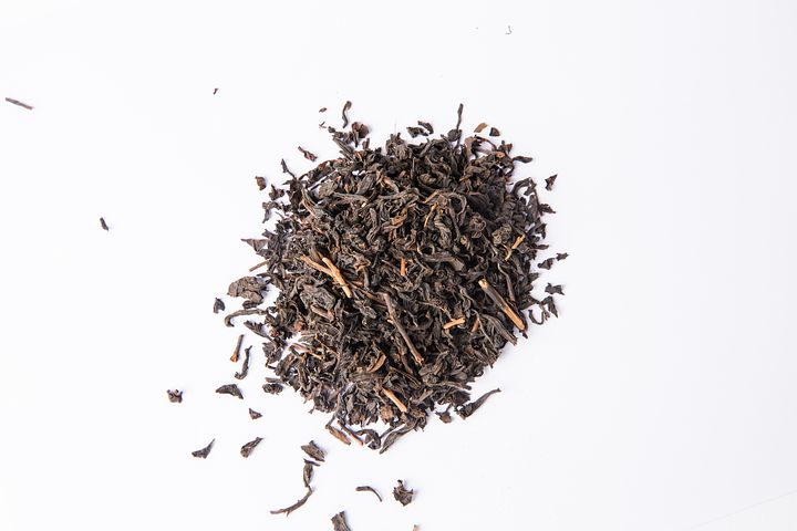 brown tea leaves