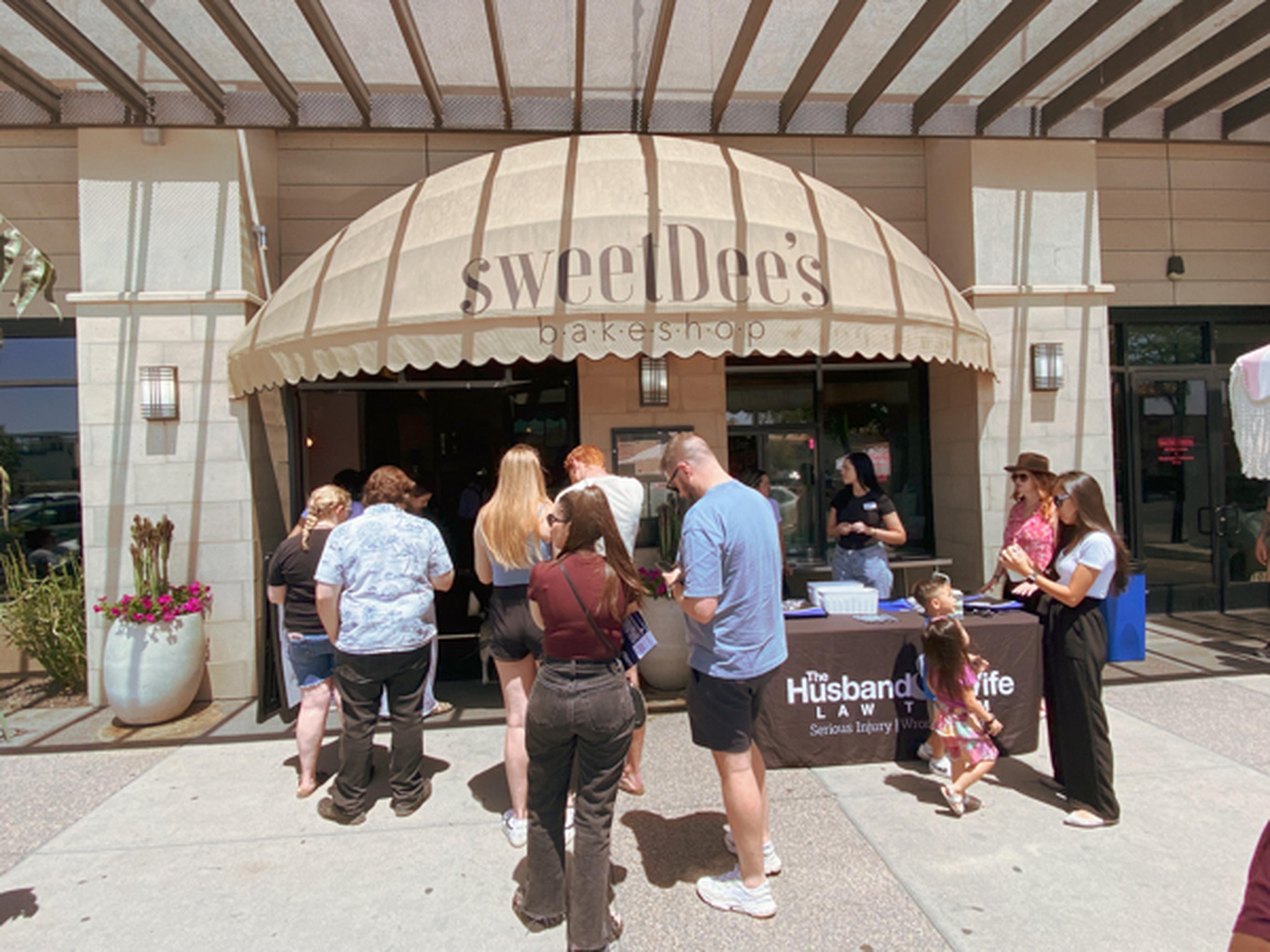 Sweet Dee's Bakeshop outside view
