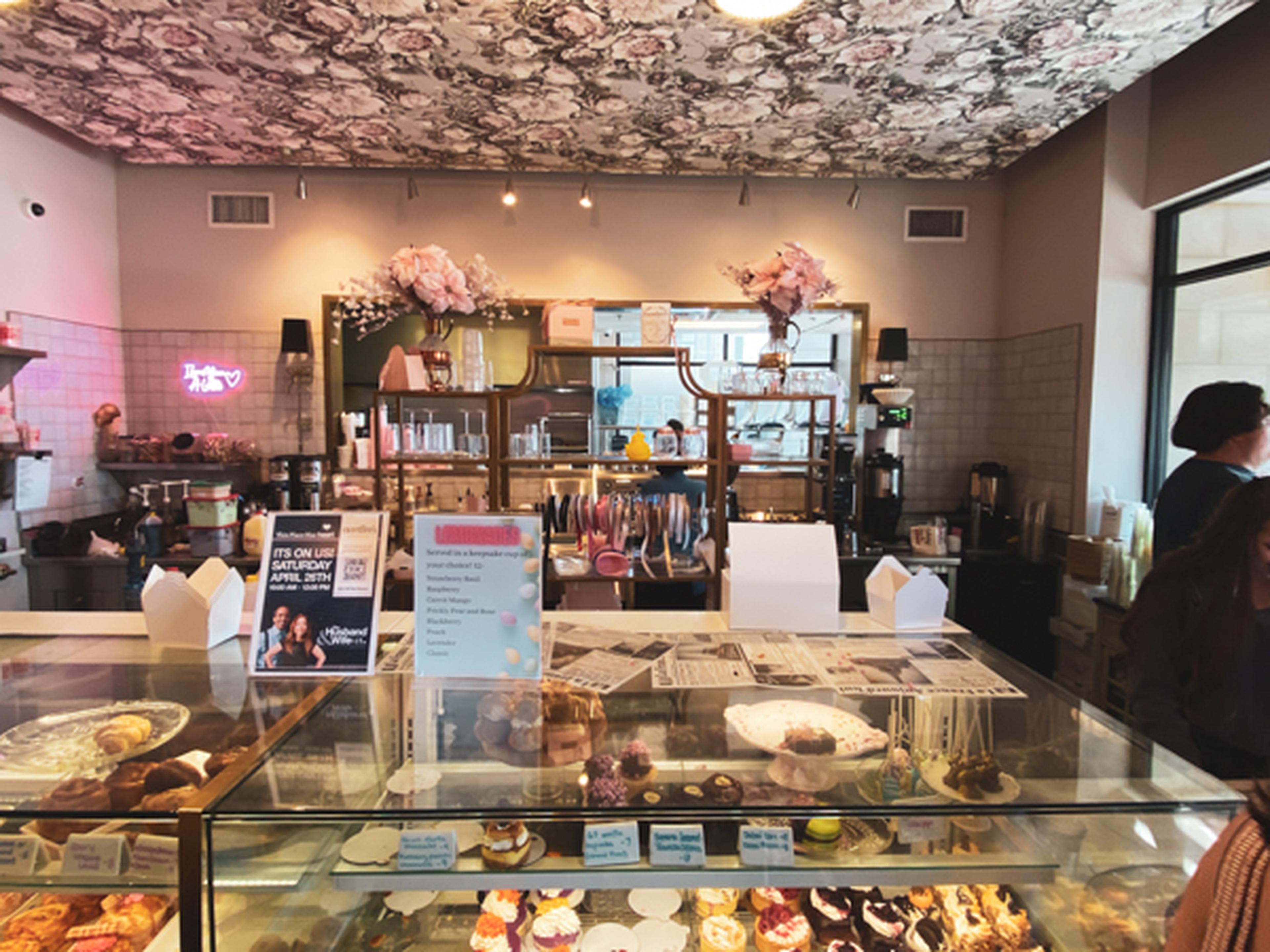 Sweet Dee's Bakeshop inside view