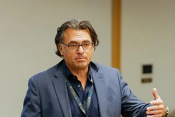 Chris Adkins at Forum