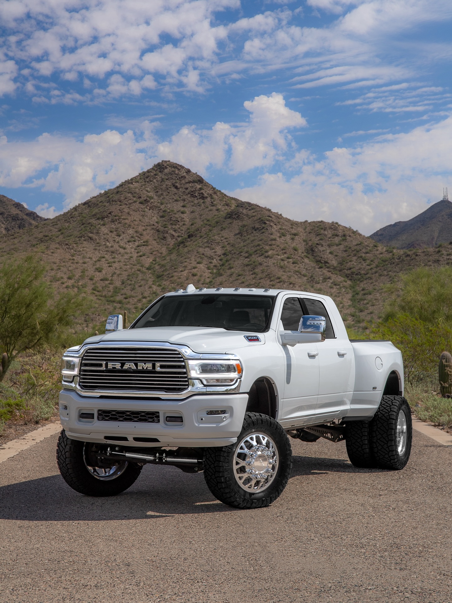 CAN YOU TOW WITH A LIFTED TRUCK