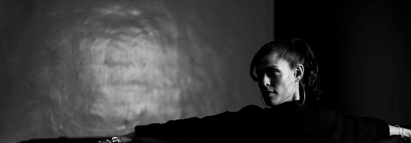 black-and-white-image-of-dessa