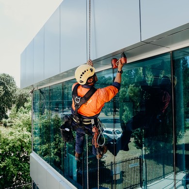 https://a-us.storyblok.com/f/1017186/1184x1422/6505d319bc/facade-maintenance_banner.jpg/m/390x390/filters%3Aquality%2890%29