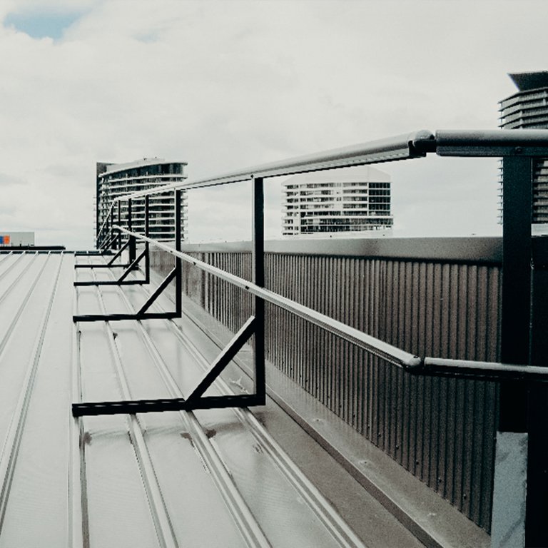 Guardrail - metal deck mount | Kattsafe
