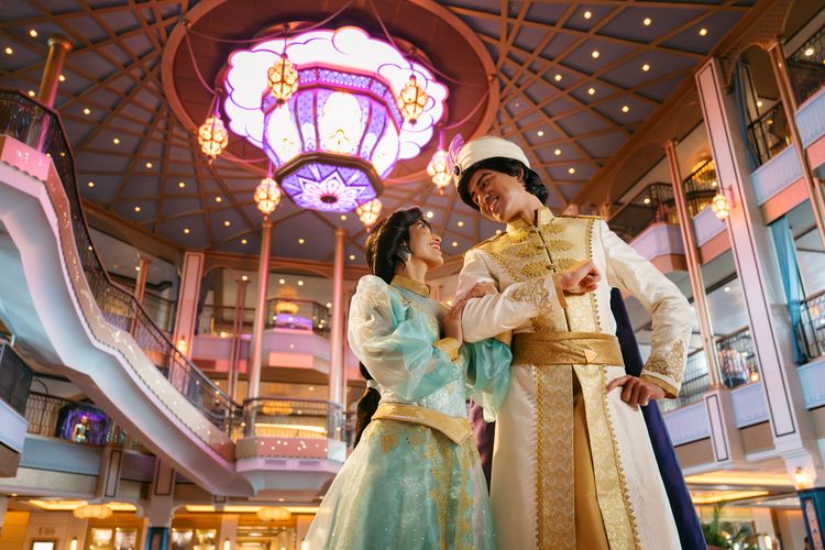DCL TREASURE GRANDHALL ALADDIN AND JASMINE