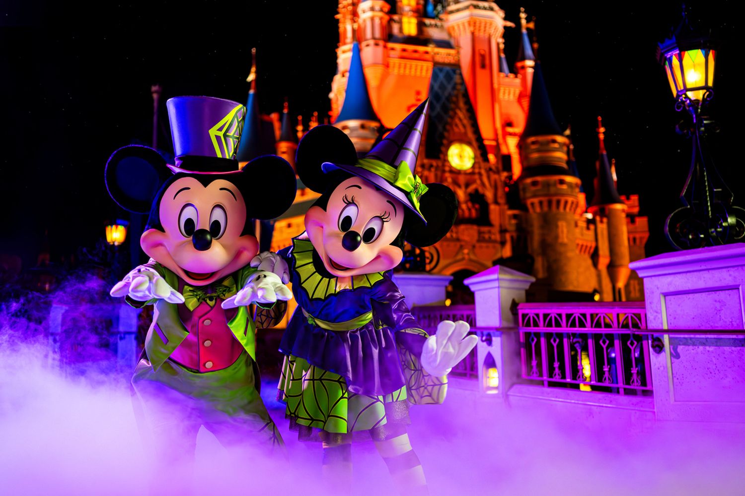 FY25_WDW_MK_MNSSHP_Mickey and Minnie 1-1200x800-5b2df79