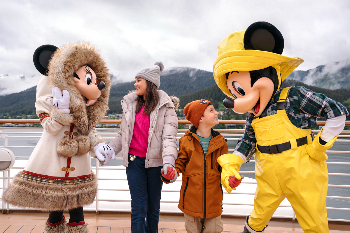 DCL - Alaska - Photography (Mickey & Minnie with Kids)
