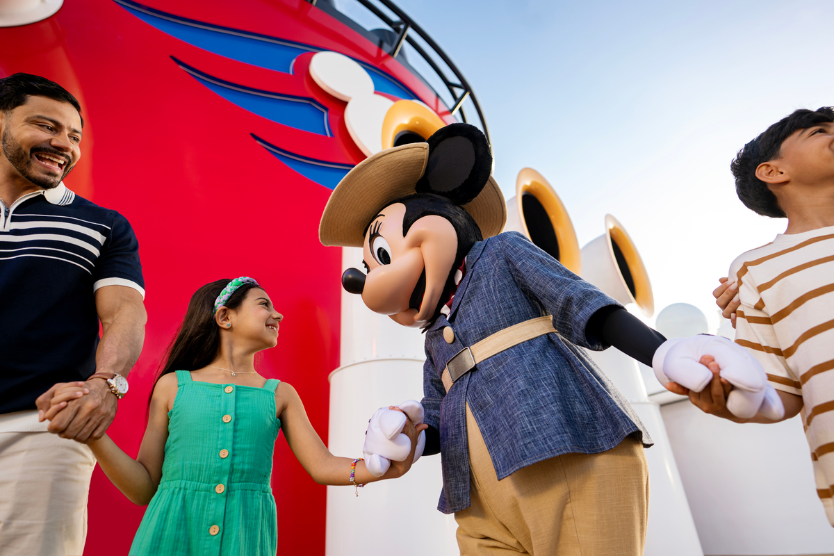 DCL Treasure deck minnie mouse