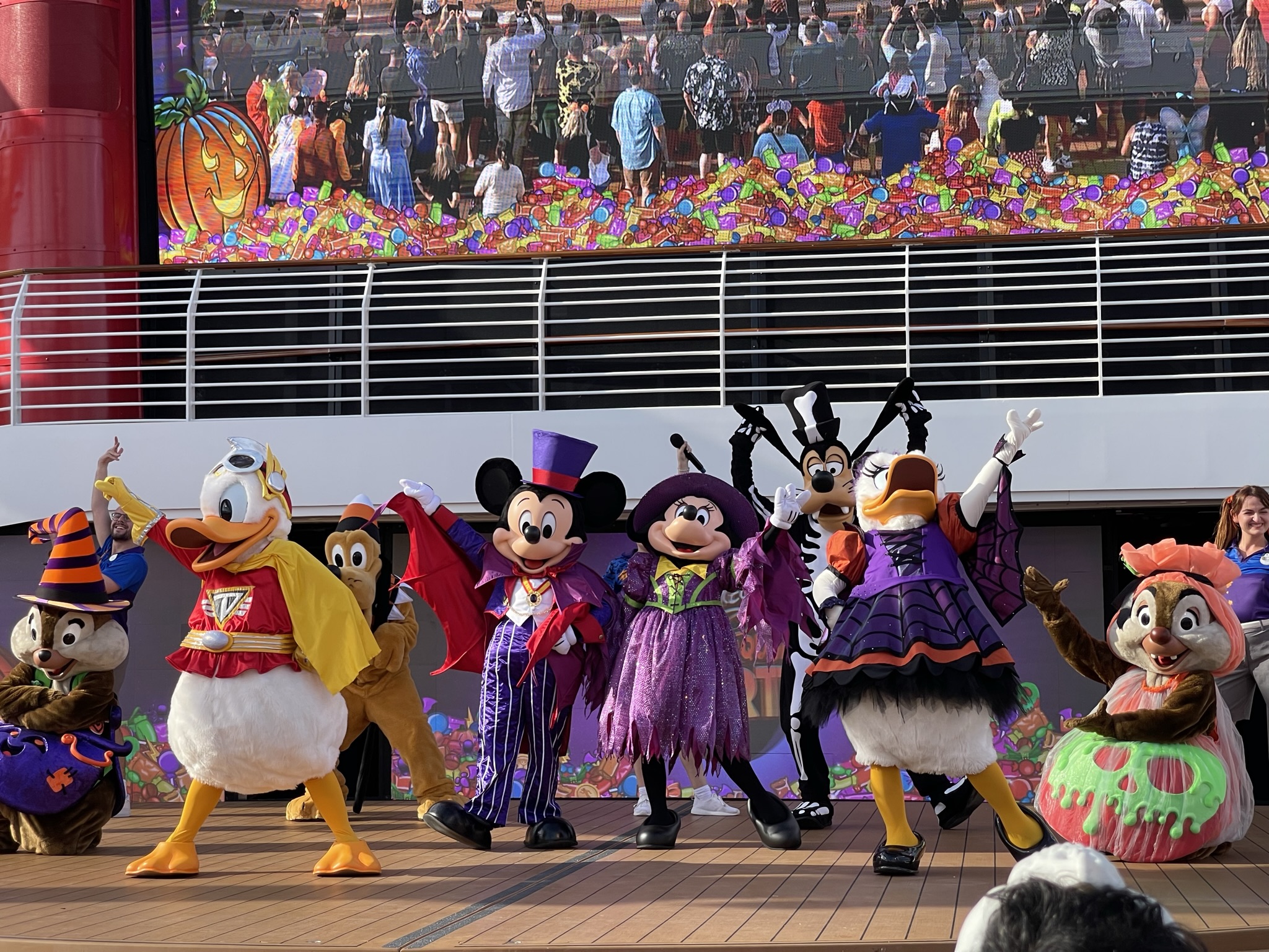 dcl-wish-Halloween-deck-party
