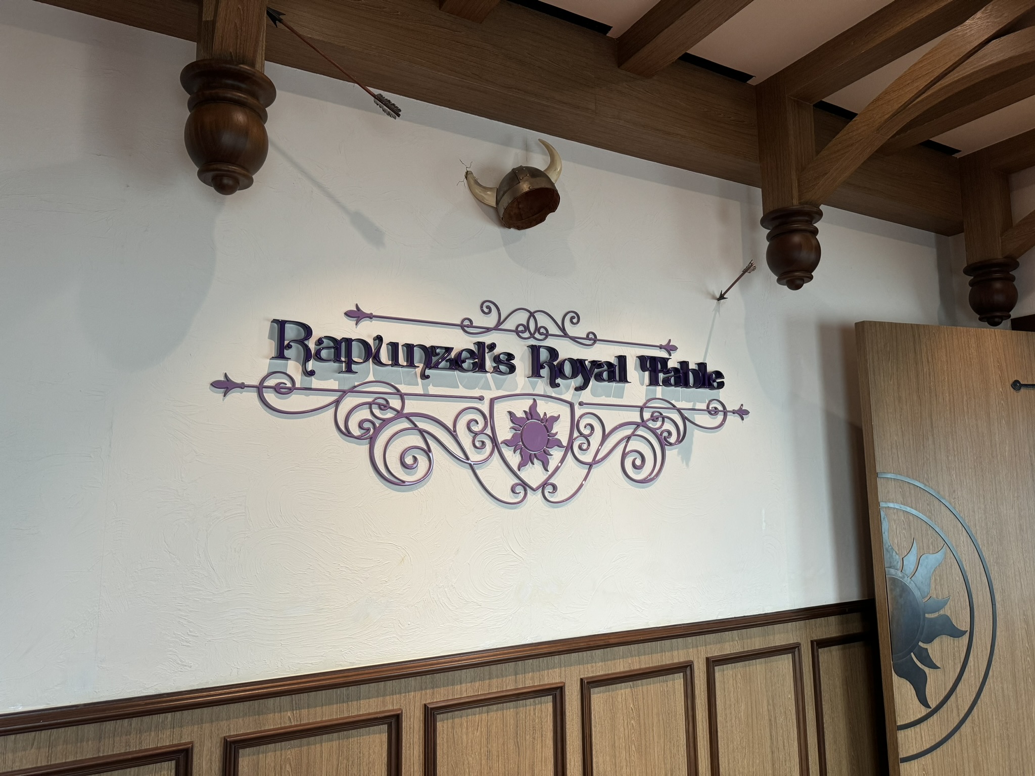 ROYAL TABLE