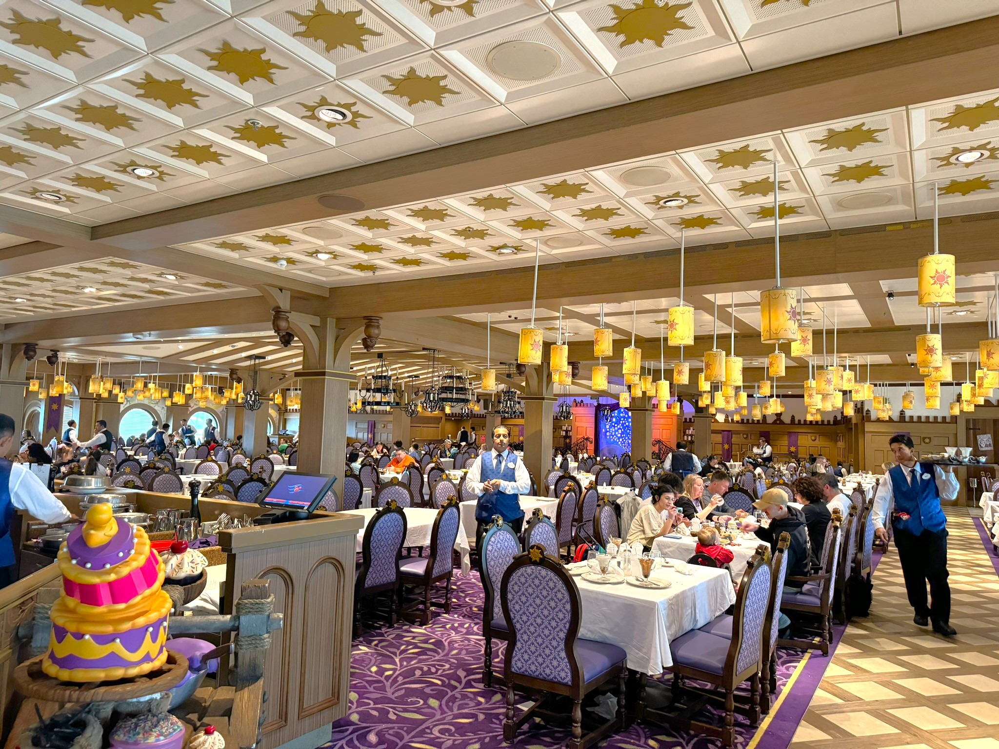 ROYAL TABLE 1
