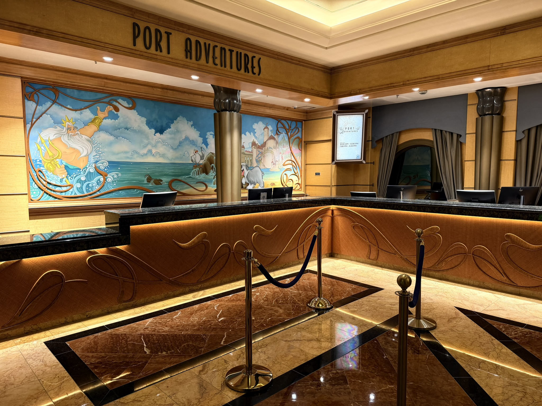 Wonder port adventure desk