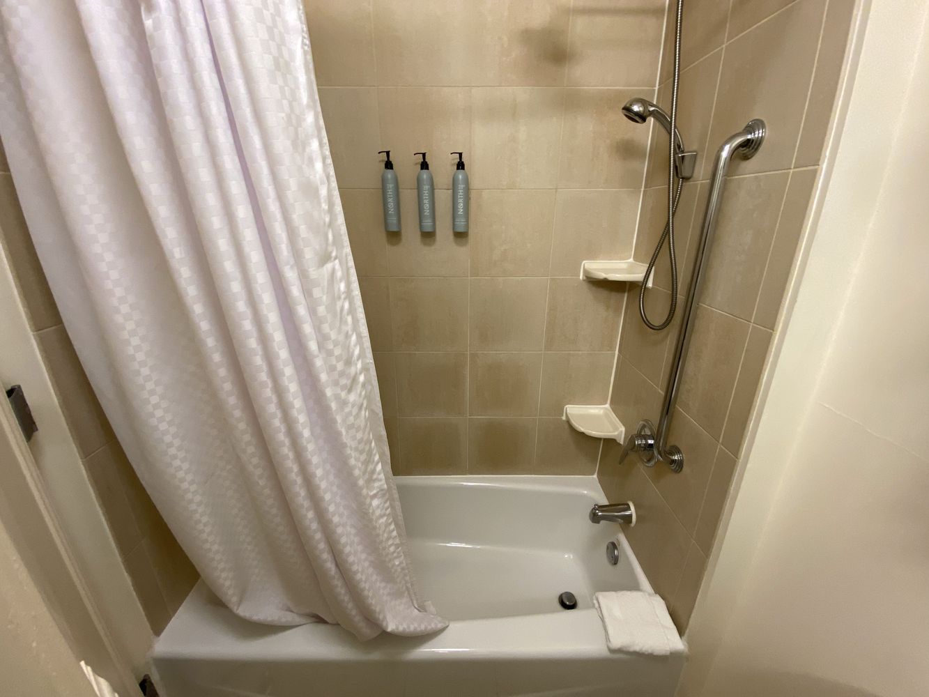 HOTEL2