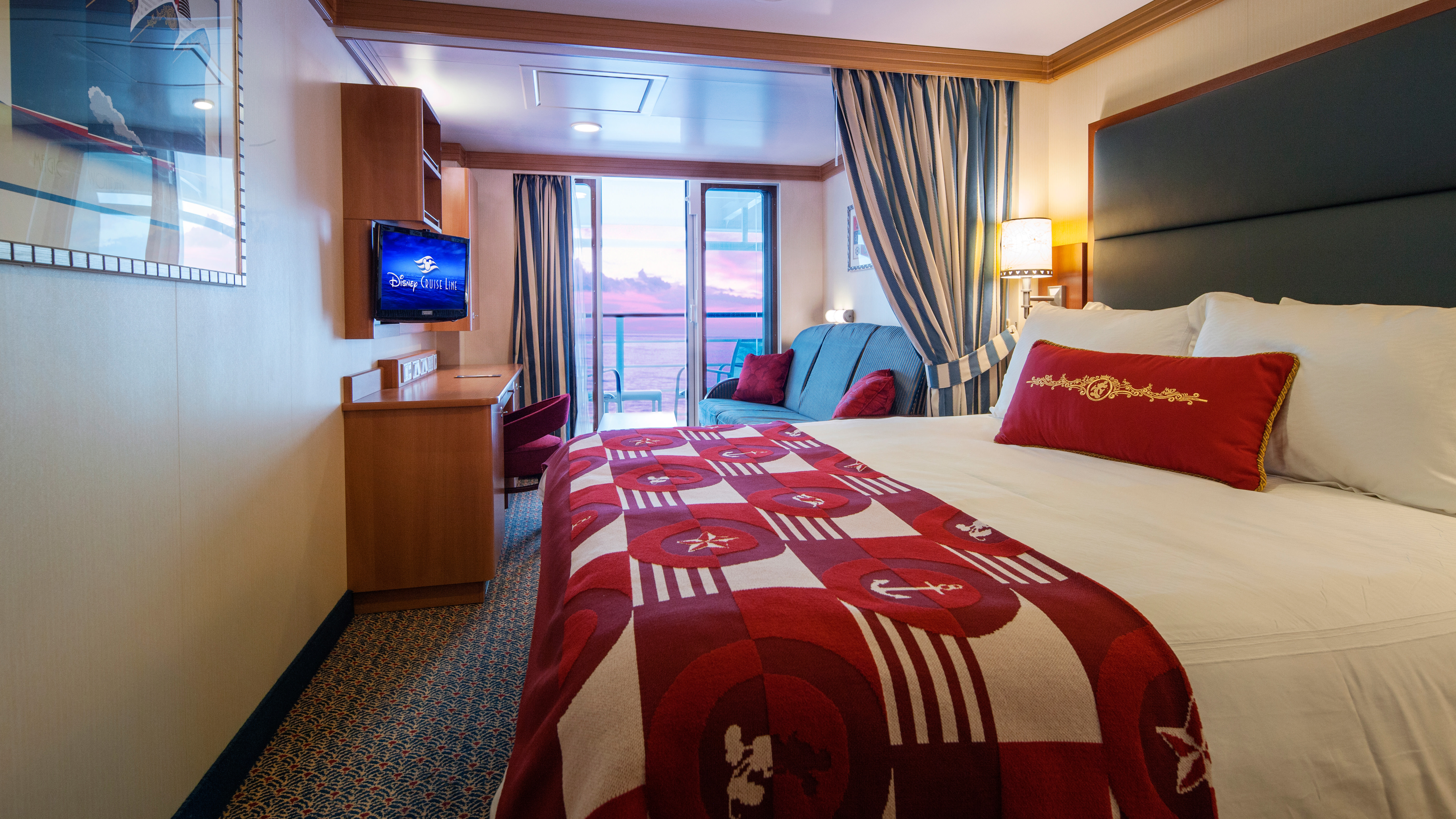 DCL DF05a-deluxe-oceanview-stateroom-with-verandah
