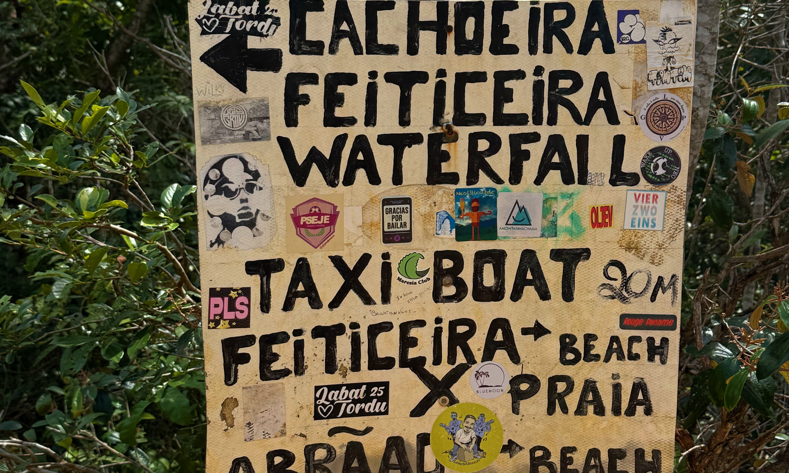 A sign leading to the Feiticeira Waterfall.