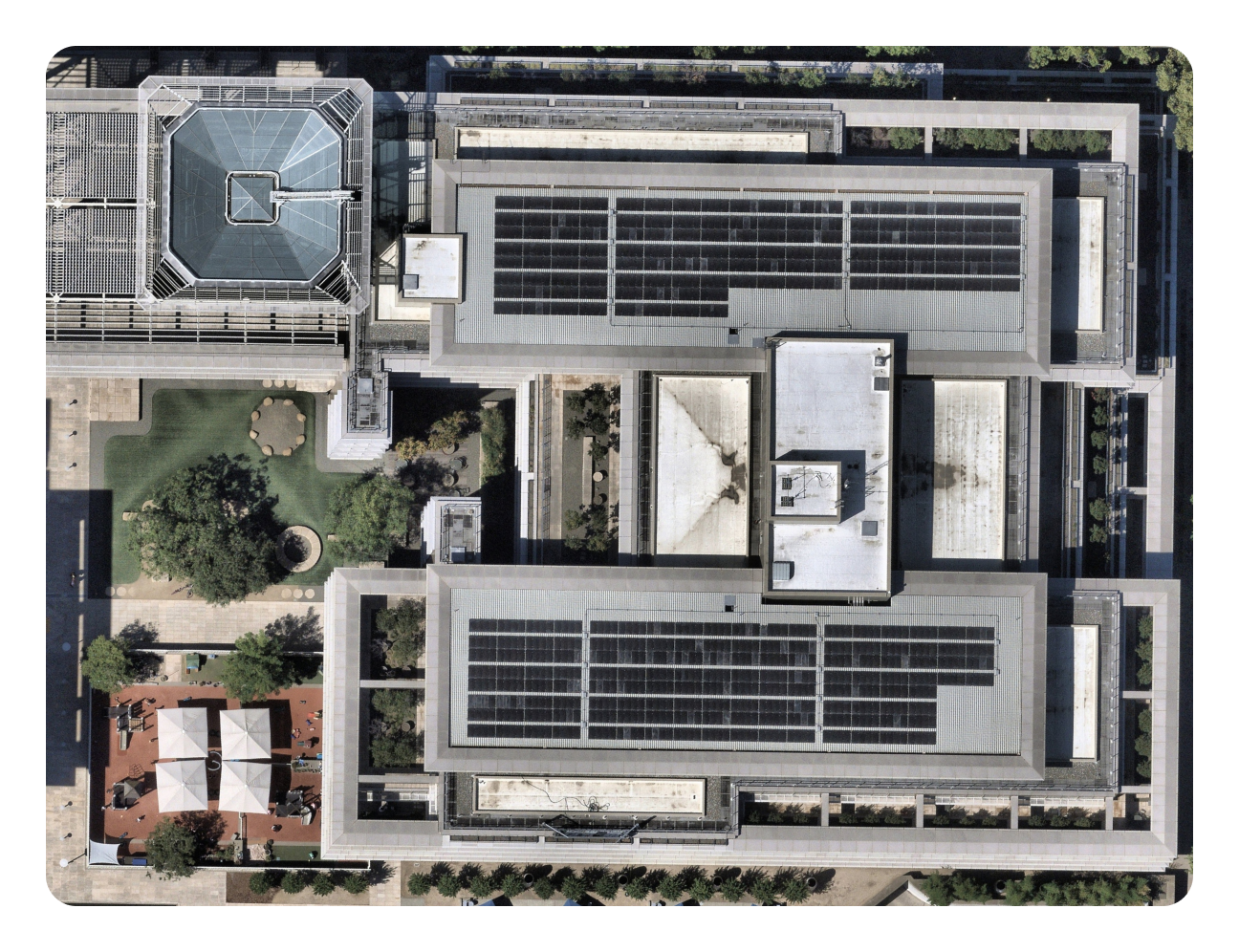 Image of commercial building in New York City with solar panels