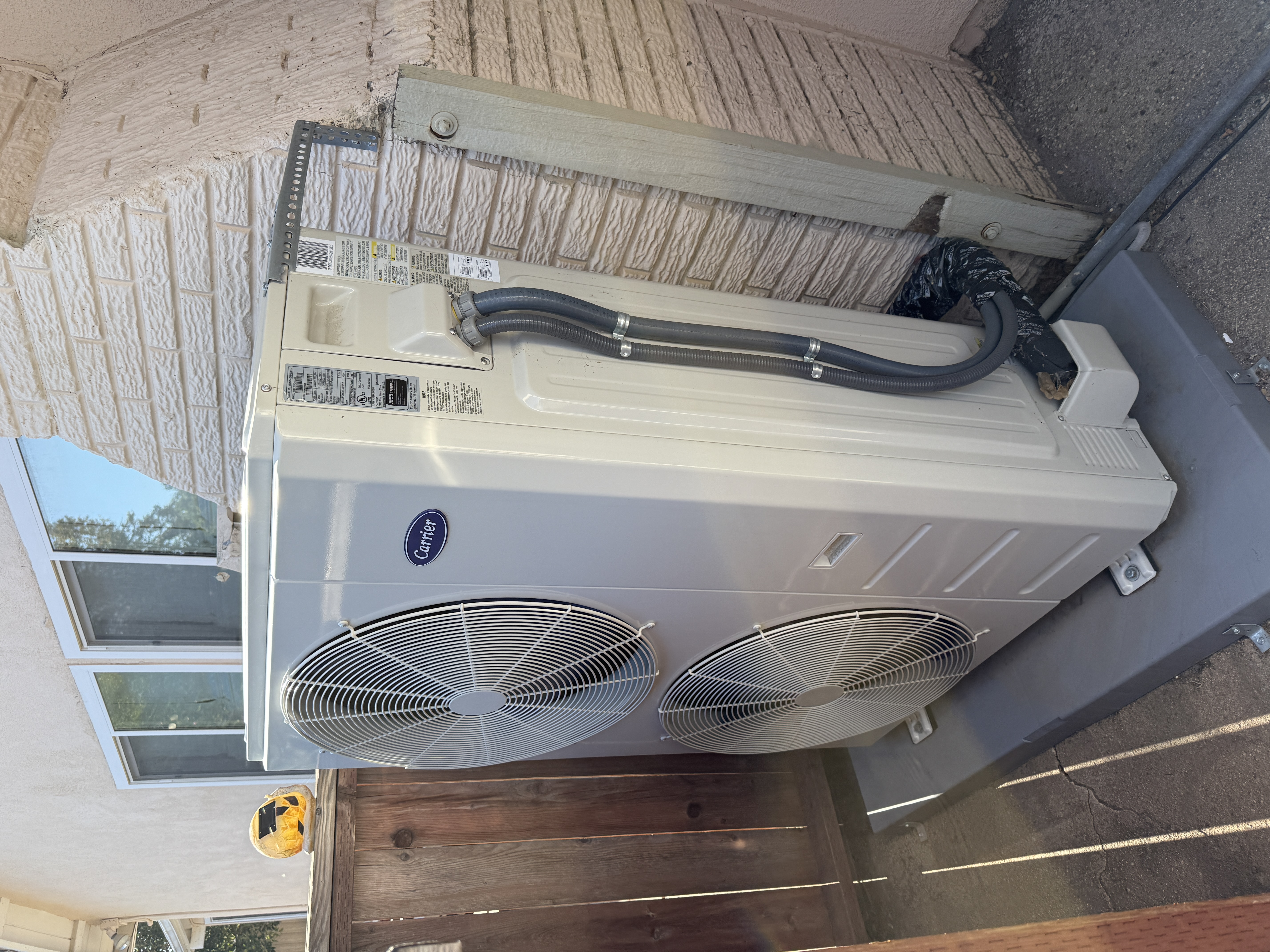 A new Carrier AC/Heat Pump unit