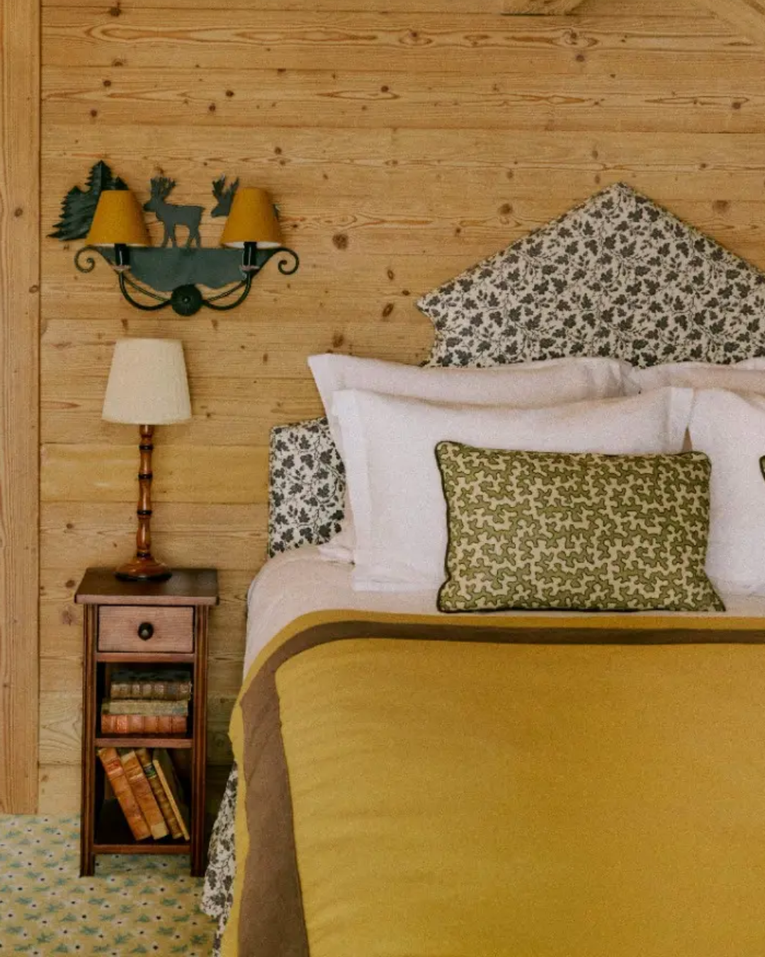 Deluxe Mezzanine Suite