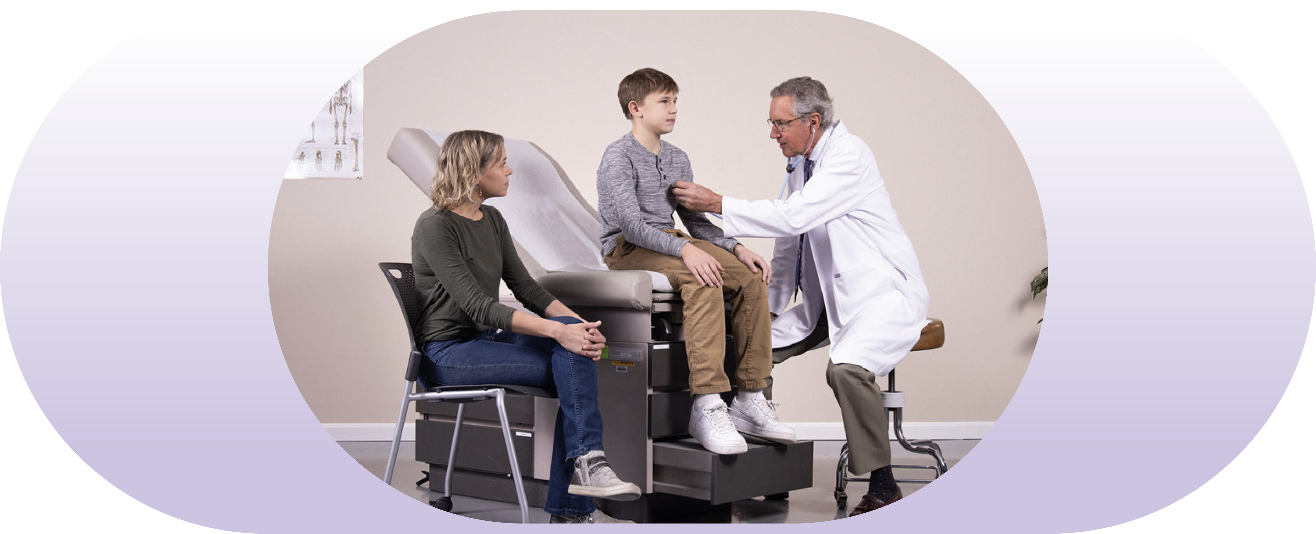 picture of family medicine physician treating juvenile patient with mom