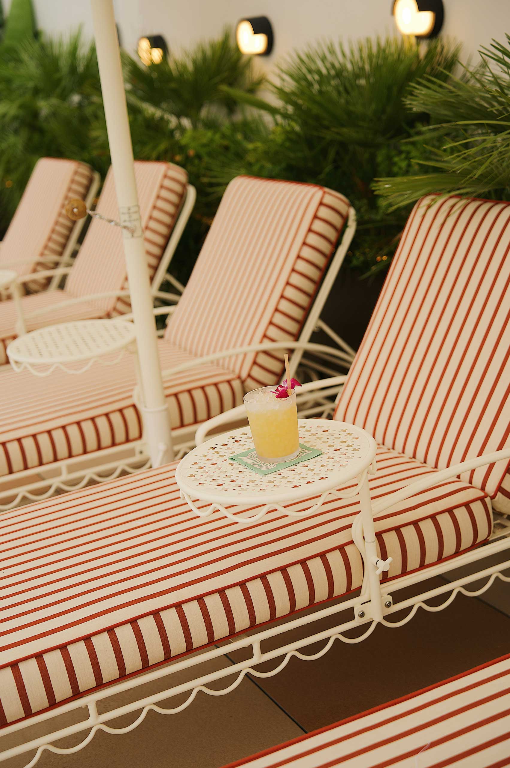 Municipal Grand Hotel, Savannah, GA. The Sun Club Rooftop Pool drinks service