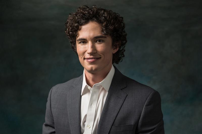 https://a-us.storyblok.com/f/1020766/800x532/3923f80760/hendricks_rugiet-1.jpg