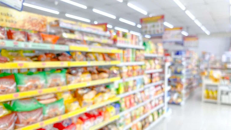 A blurry picture of a convenience store aisle.