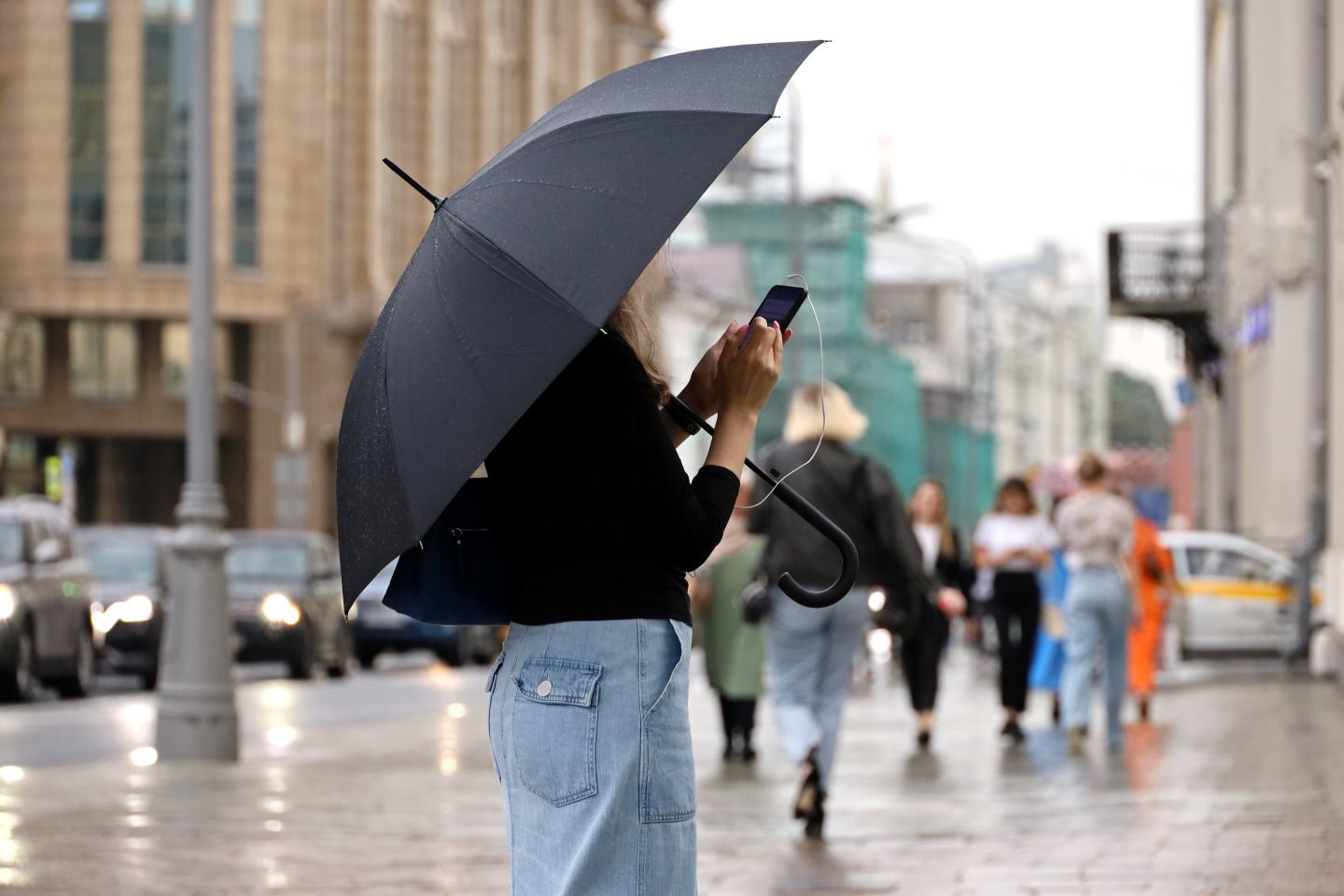 Spring spending stayed strong as economic pressures intensified