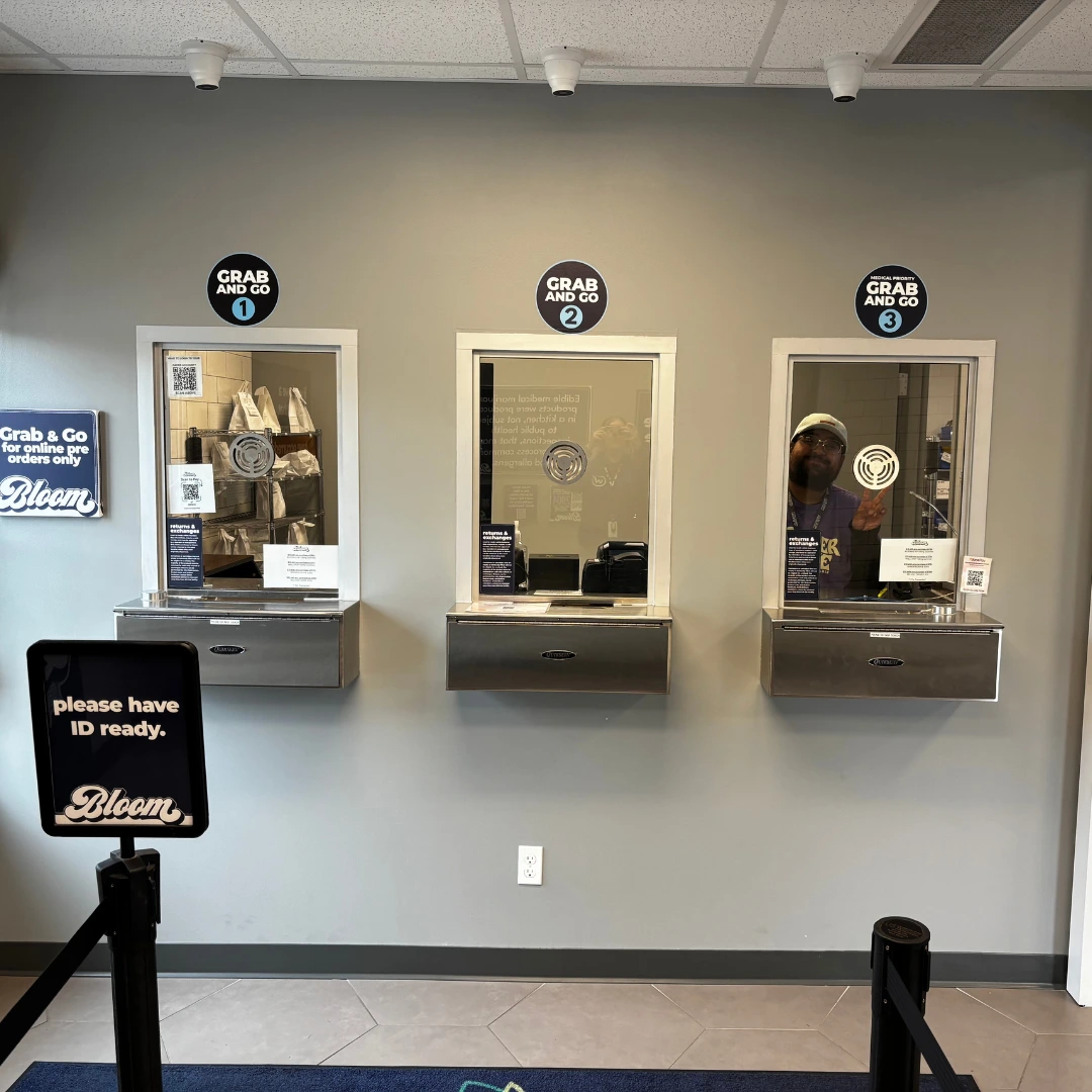 Bloom cannabis Painesville dispensary online ordering express checkout lanes for fast customer pick up orders
