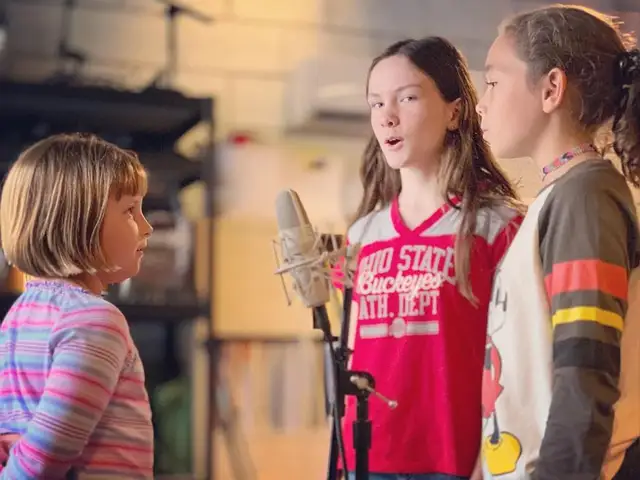 Kids singing into a microphone at Musicologie